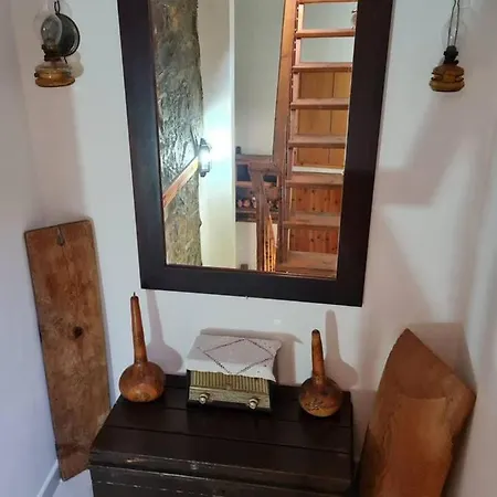 Immaculate 3-bed House In Kalopanayiotis Casa de Férias