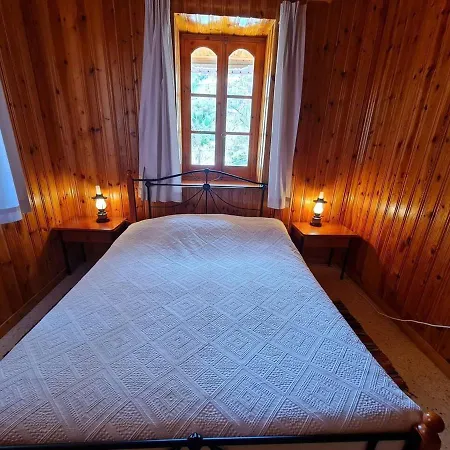 Case de vacanță Immaculate 3-bed House In Kalopanayiotis